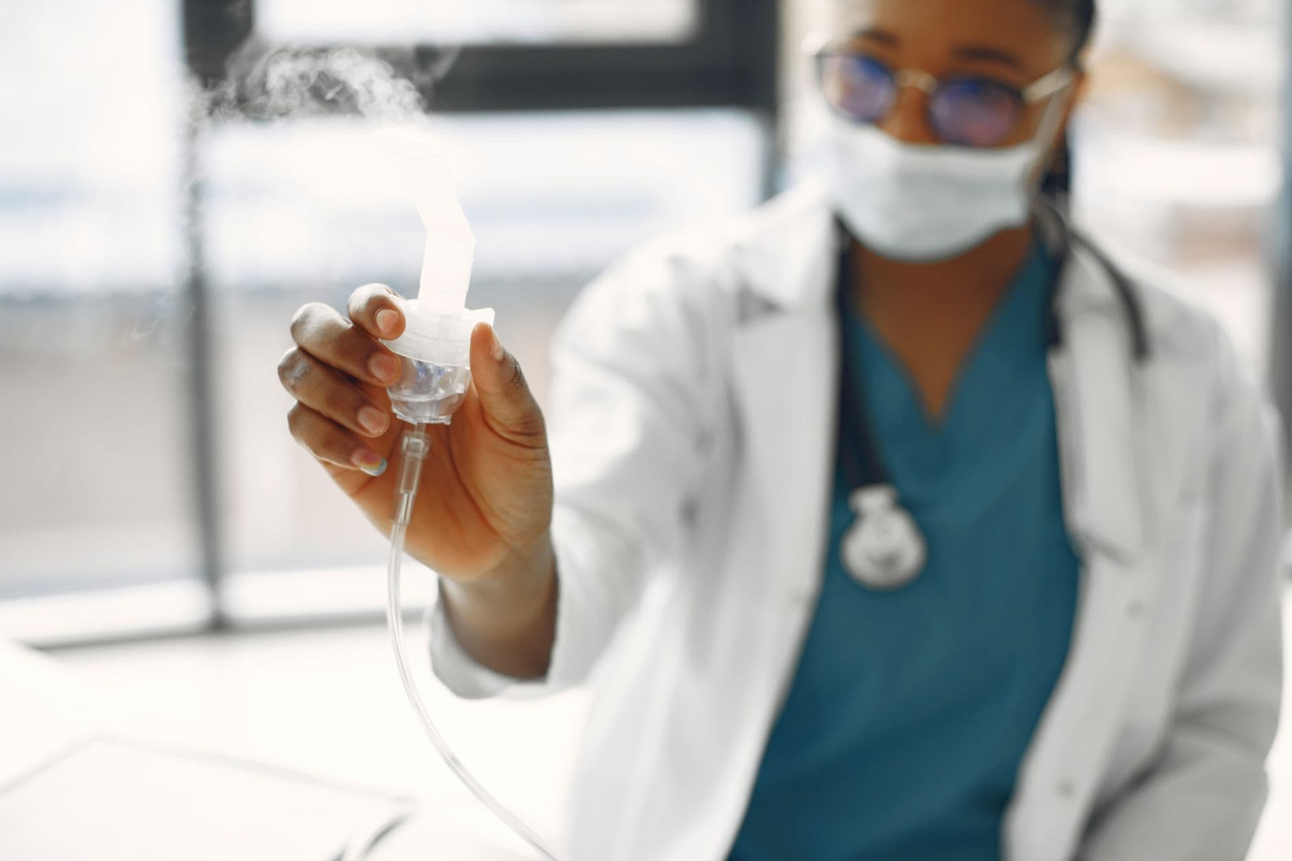 Choosing Your Nebulizer: A Pro Guide for Clinics & Pharmacies
