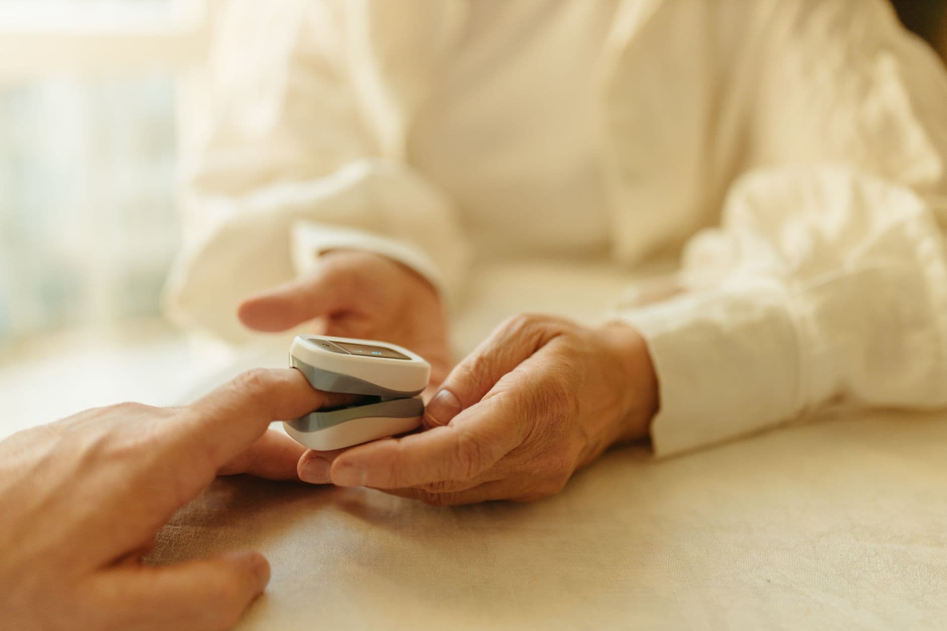 Choisir son Oxymètre : Guide d'Achat Pro pour Cliniques & Pharmacies